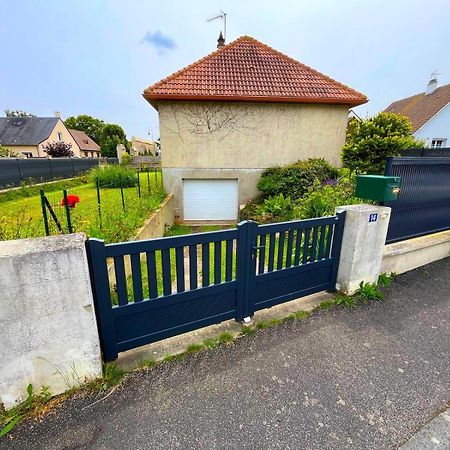 A 12 Min A Pied De La Plage Et 5 Min Du Centre De Luc-Sur-Mer Extérieur photo